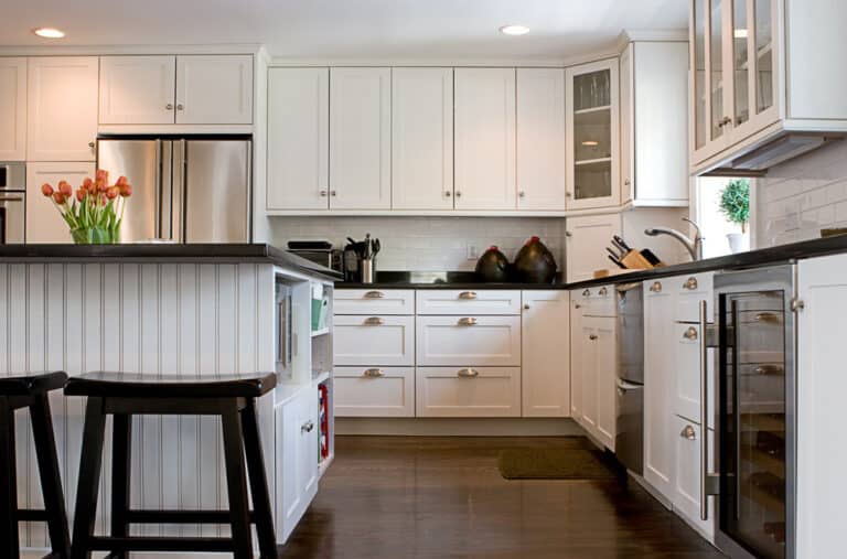 A Clean Kitchen Cabinets